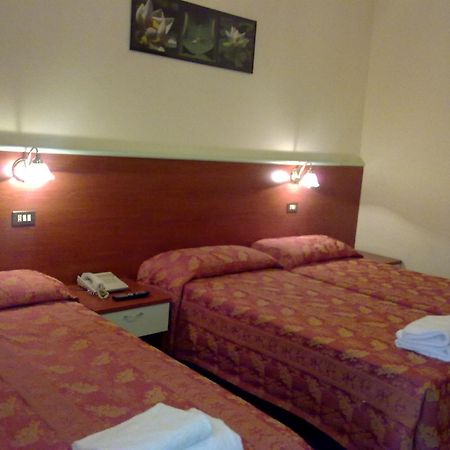 Hotel Mm Dateo Милано Стая снимка