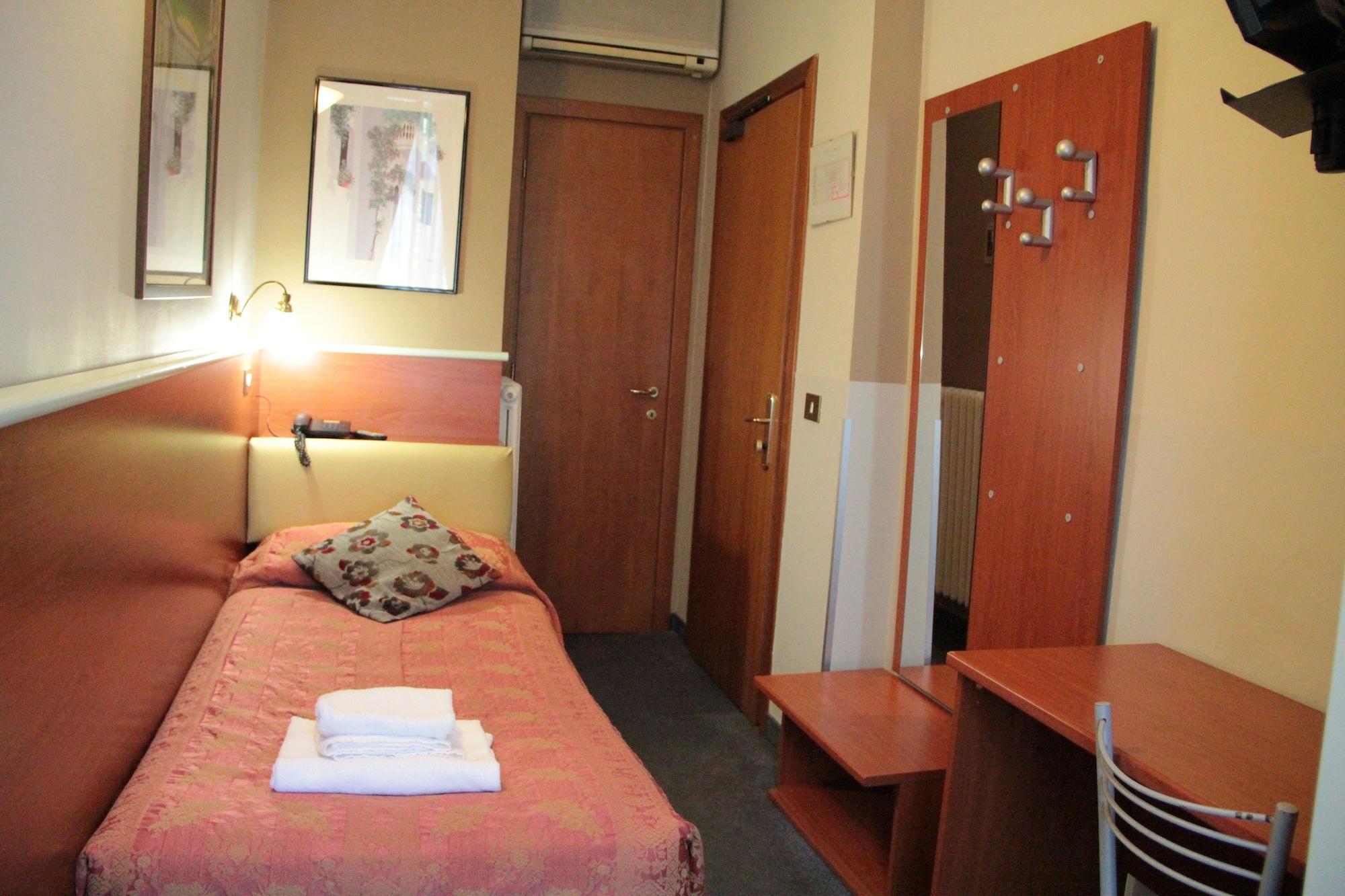 Hotel Mm Dateo Милано Екстериор снимка