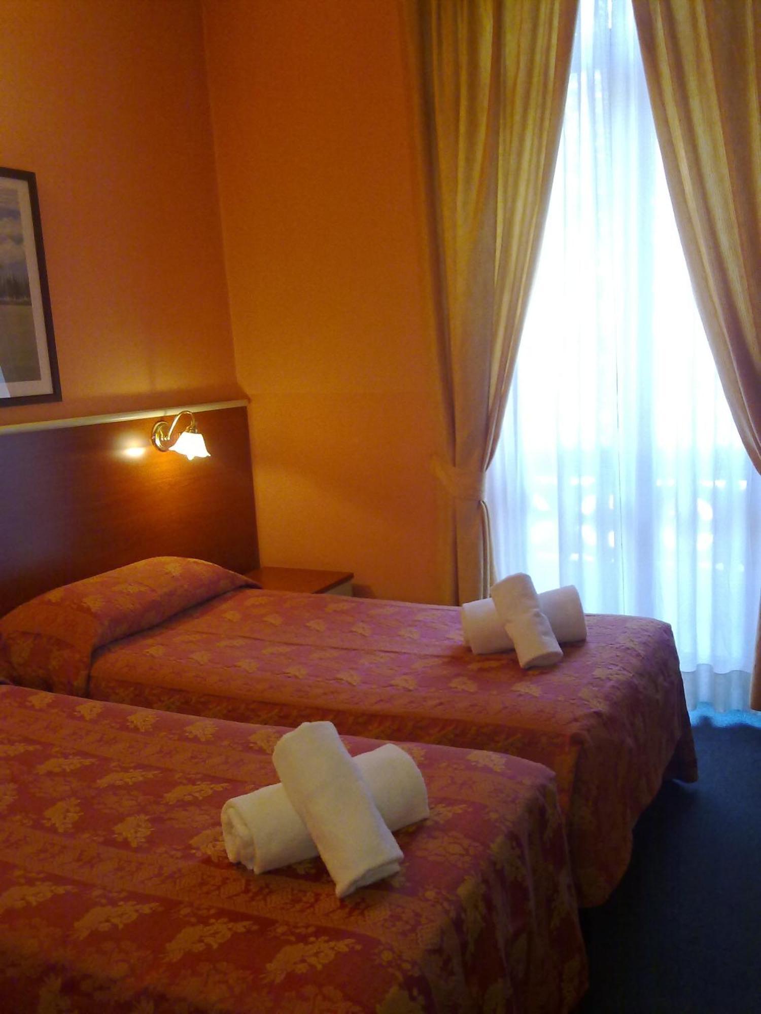 Hotel Mm Dateo Милано Стая снимка