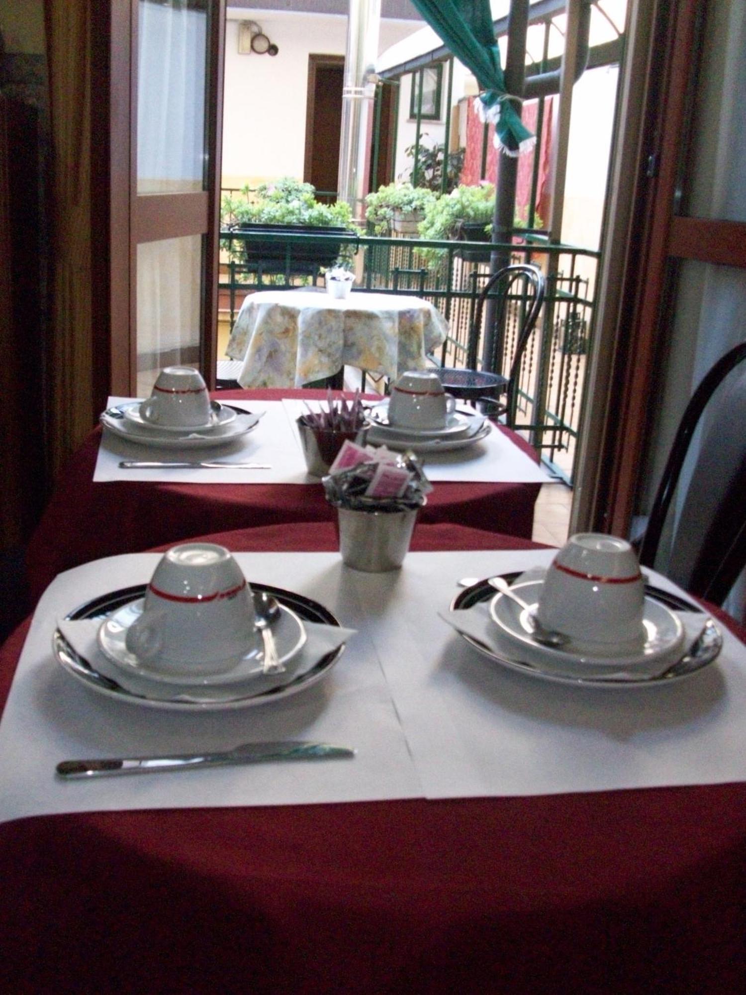 Hotel Mm Dateo Милано Екстериор снимка